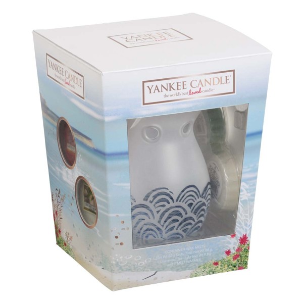 Yankee Candle packaging with complex carton engineering with an innovative hinged insert design.
